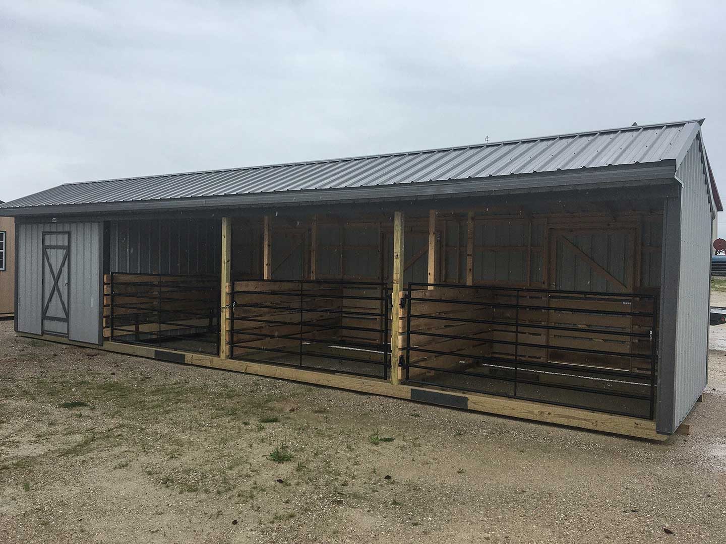 10x40 prefab horse barns